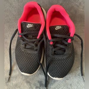 Girls Nike shoes size 1. Used in good condition